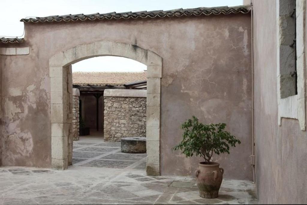 阿沃拉 Eremo Madonna Delle Grazie旅馆 外观 照片