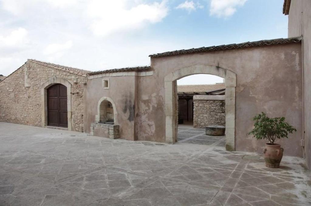阿沃拉 Eremo Madonna Delle Grazie旅馆 外观 照片