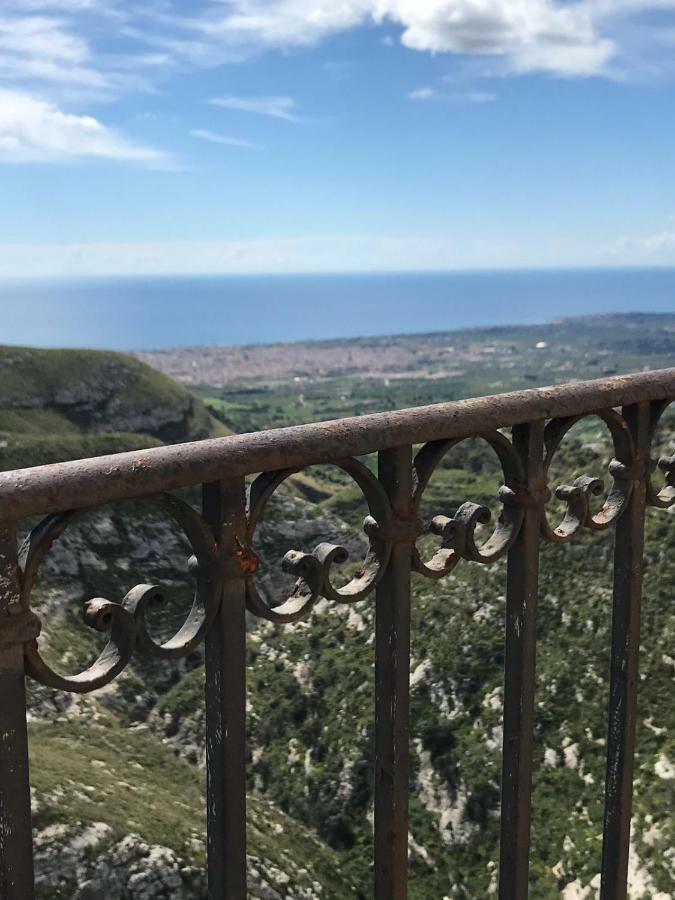 阿沃拉 Eremo Madonna Delle Grazie旅馆 外观 照片