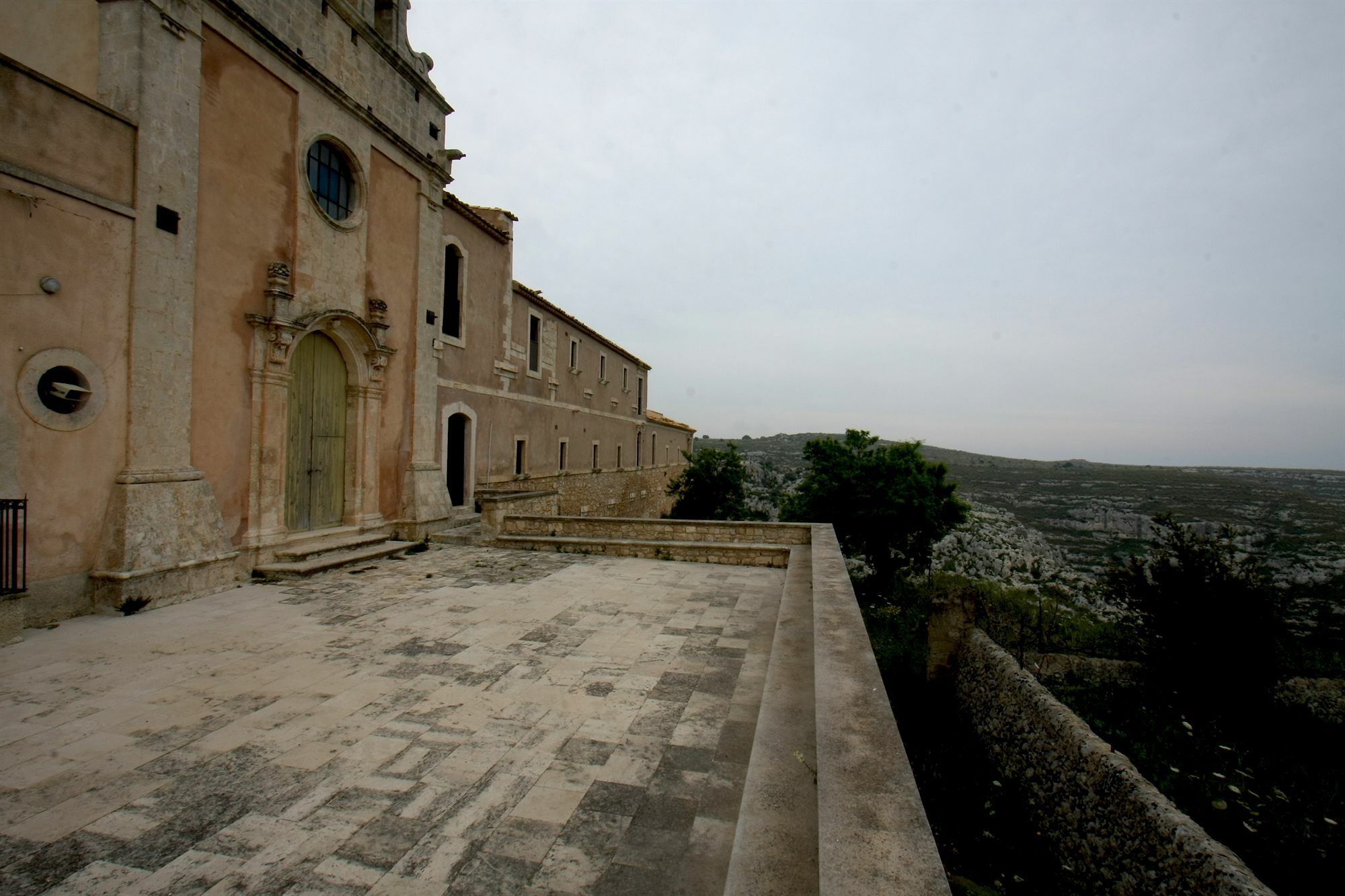阿沃拉 Eremo Madonna Delle Grazie旅馆 外观 照片